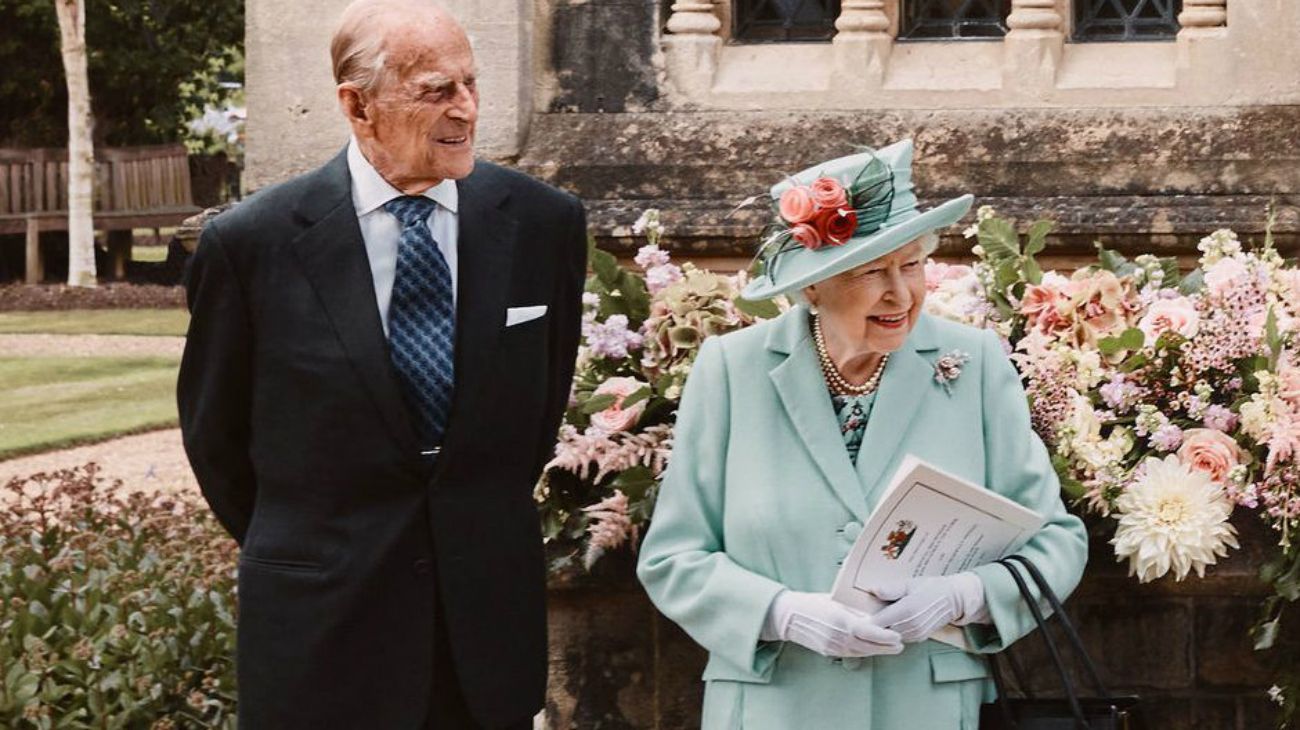 La reina Isabel II: entre los primeros que recibirá la vacuna, pero sin privilegios