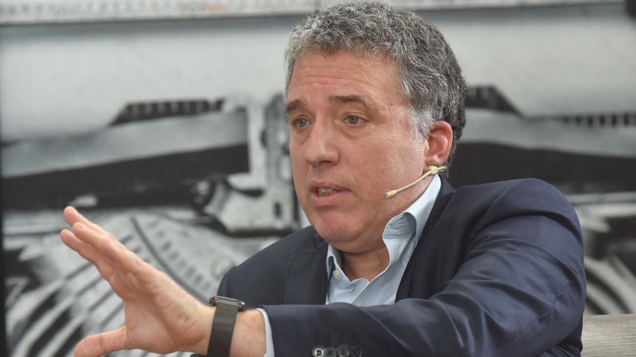 Dujovne pidió más ajuste del Estado y acusó que "la mayoría de las pensiones por discapacidad son truchas"
