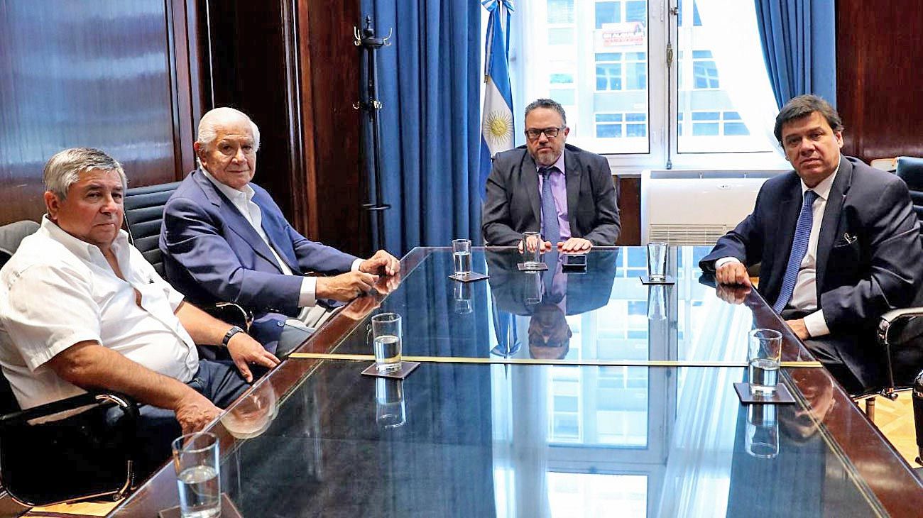 La "pax petrolera", el objetivo del Gobierno con gremios y empresas