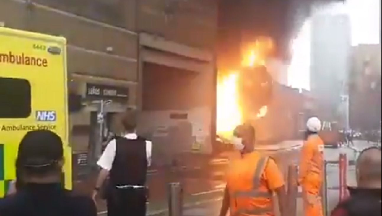 Explosión e incendio en una estación de subte en Londres