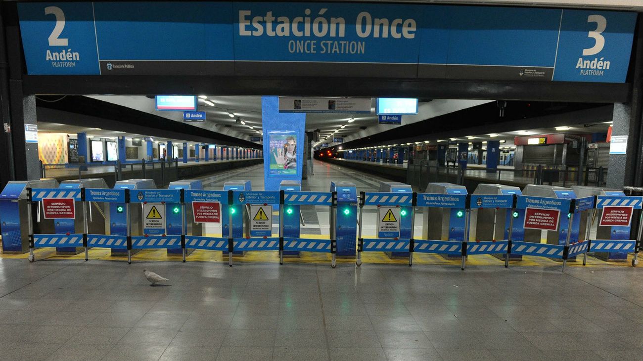 El Ferrocarril Sarmiento suspende su servicio por 24 horas por muerte de un obrero