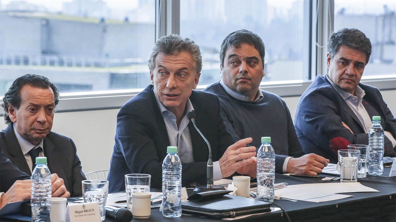 En medio de la "tormenta" del dólar, Mauricio Macri se reunió con empresarios