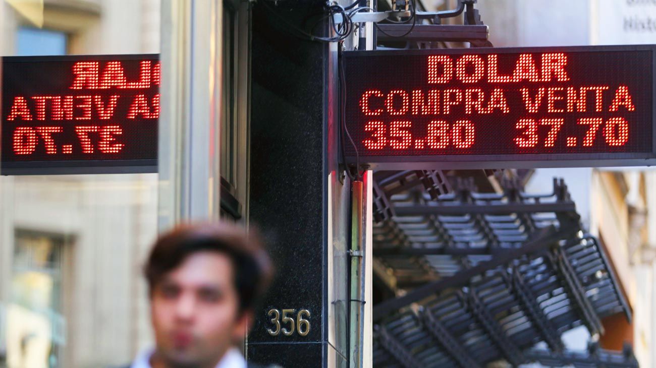 El dólar retrocedió a $ 37,81 y ya lo ven en un valor de equilibrio