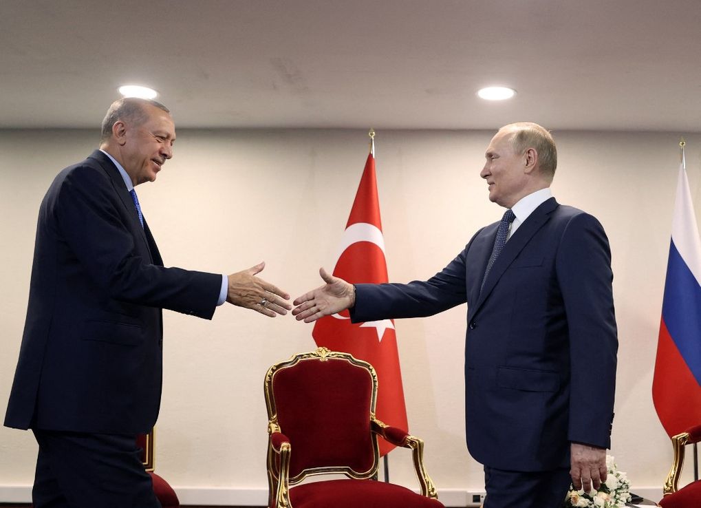Video | 48 segundos de tensa espera: la impaciencia de Putin y la venganza de Erdogan