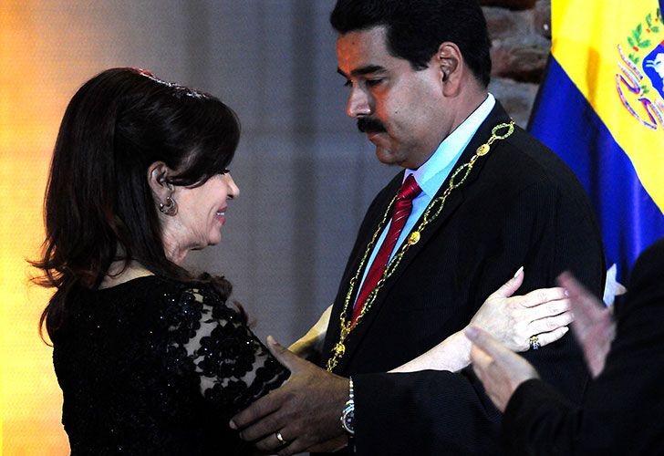El Gobierno le retiró a Maduro la orden de San Martín