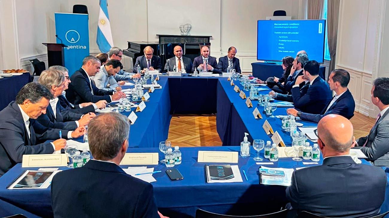 Manzur y Guzmán explicaron a inversores de EE.UU. que un acuerdo con FMI es 'prioridad'