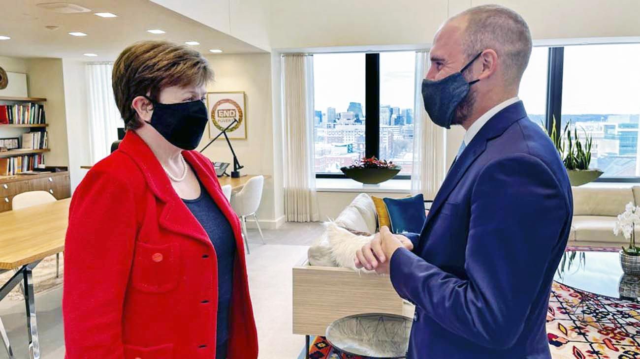 Martín Guzmán llega a Washington a negociar la deuda con una Georgieva cuestionada