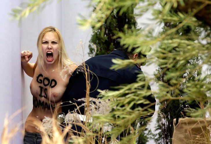 En topless, quiso robarse al Niño Jesús del Vaticano