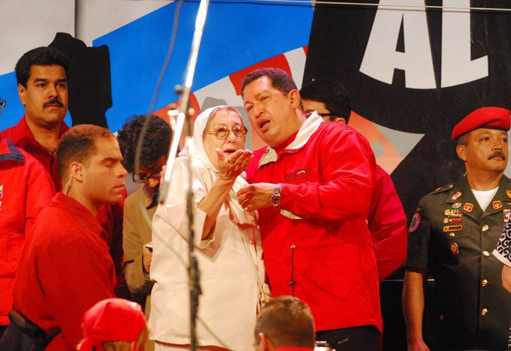En Venezuela piden investigar si Chávez financió a Hebe de Bonafini