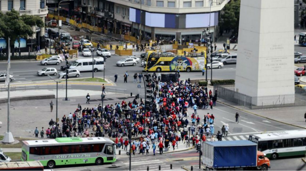 Nueva jornada de cortes y manifestaciones en el centro porteño