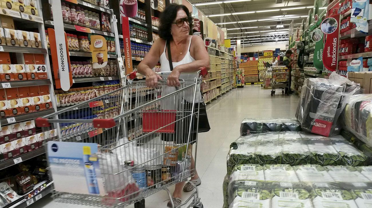 Según CAME, en enero las ventas minoristas de Pymes cayeron 3,5%