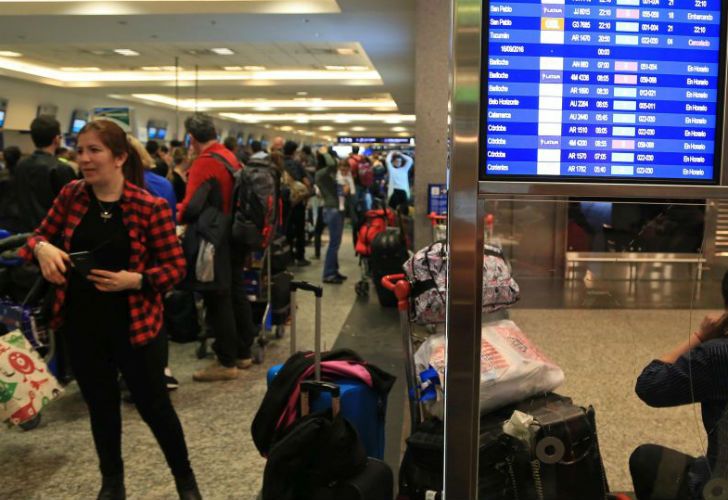 Aerolíneas Argentinas reprograma vuelos ante el posible paro de la CGT