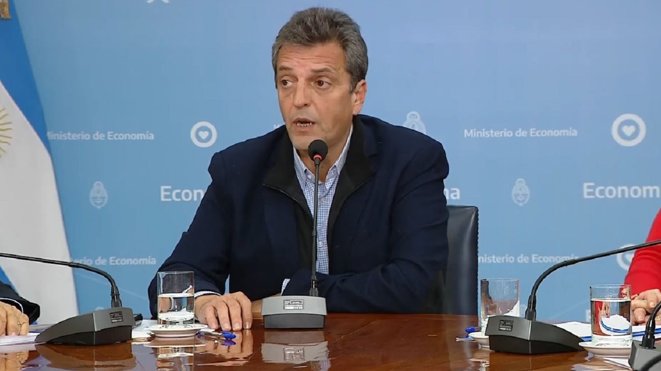 Con dardos a la oposición, Massa advirtió a las empresas de transporte: "Nunca más a la gente de rehén"