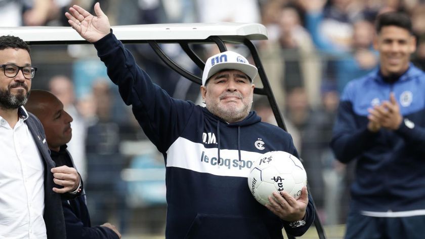Murió Diego Maradona: convocan a despedirlo en el Obelisco
