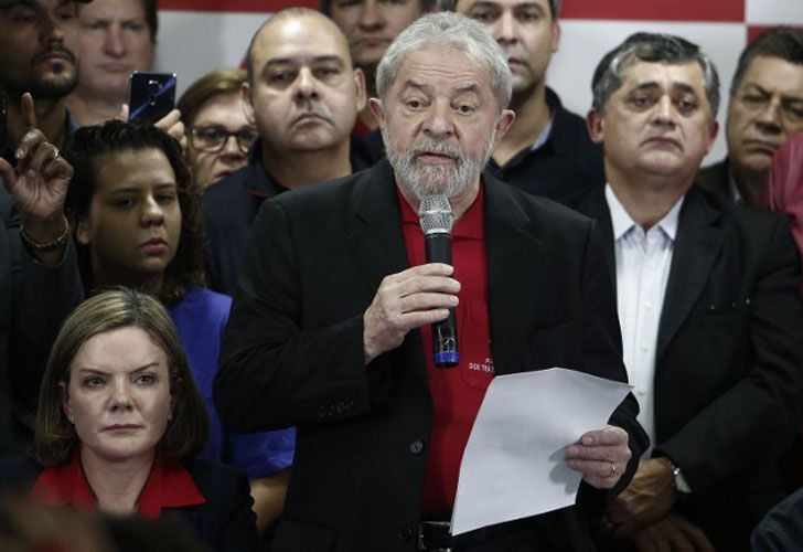 Lula: "Disculpen por no hablar antes, tenía que ver al Corinthians"