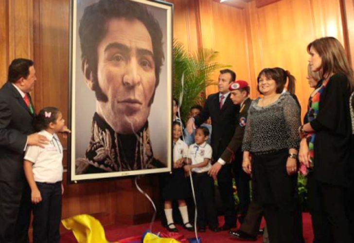 Chávez develó el rostro de Bolívar digitalizado