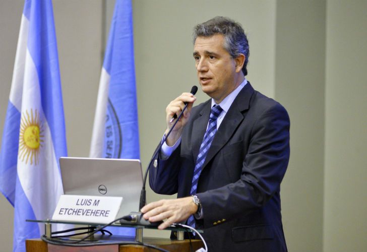 Etchevehere viaja con Macri a Europa y esquiva sus escándalos