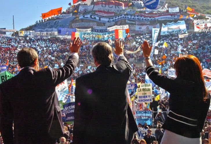 Fotocronología de la polémica campaña de Cristina