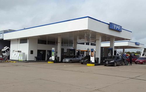 Cómo cargar nafta con hasta 30% de descuento en YPF en agosto del 2025