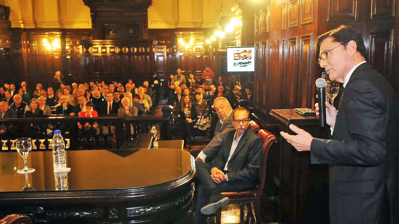Una ley contra el negacionismo, el reclamo de Fontevecchia
