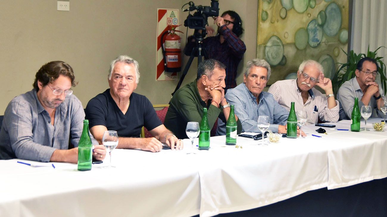 Lavagna tuvo su primera cumbre de apoyo de dirigentes y sindicalistas