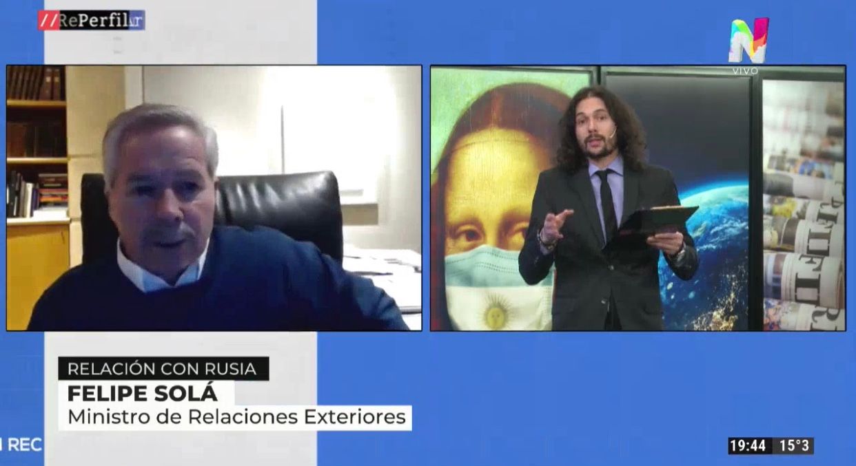 Felipe Solá está seguro de que la vacuna estará pronto "al alcance de millones de argentinos"
