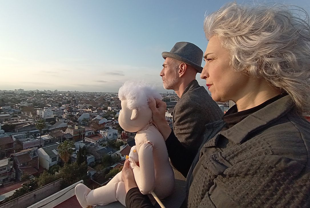 Danza, marionetas y un texto revelador en Habitar un Pájaro