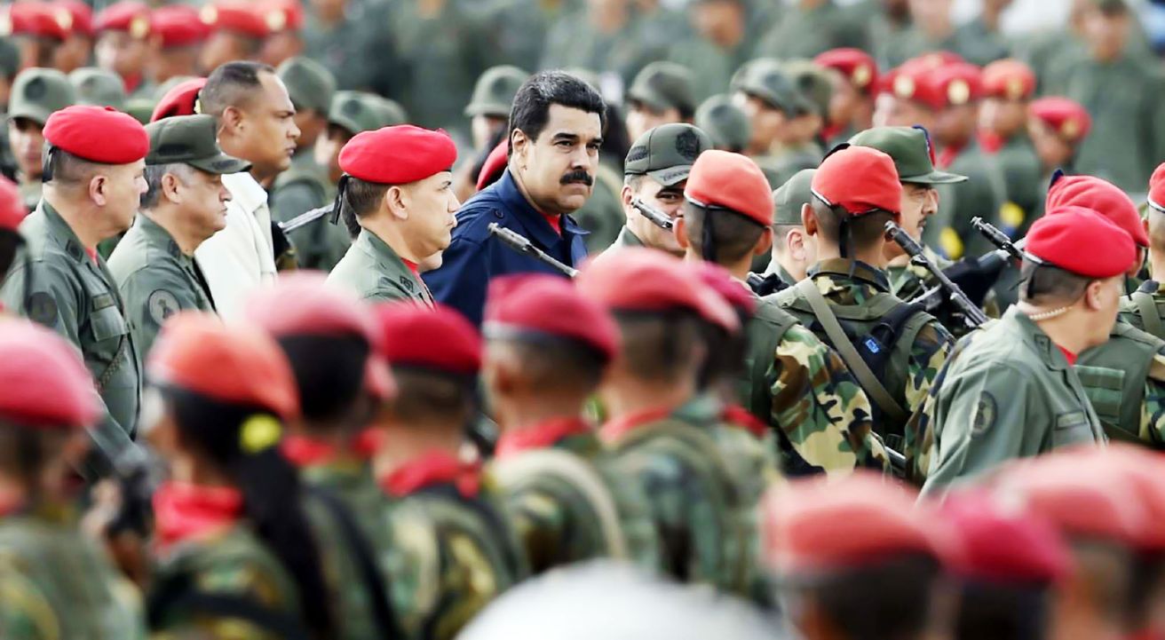 La cúpula militar de Venezuela respalda a Maduro y denuncia un golpe
