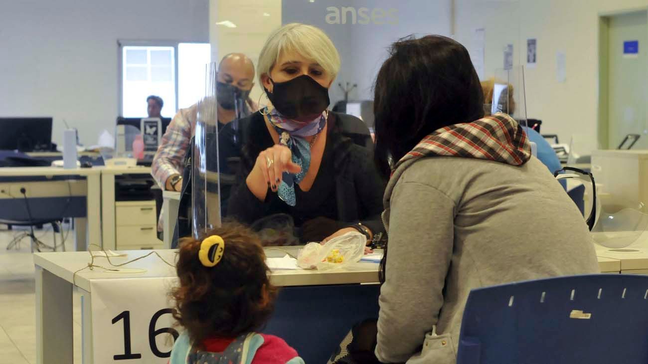 A dos años de la pandemia, los trabajadores de la administración pública vuelven a la presencialidad