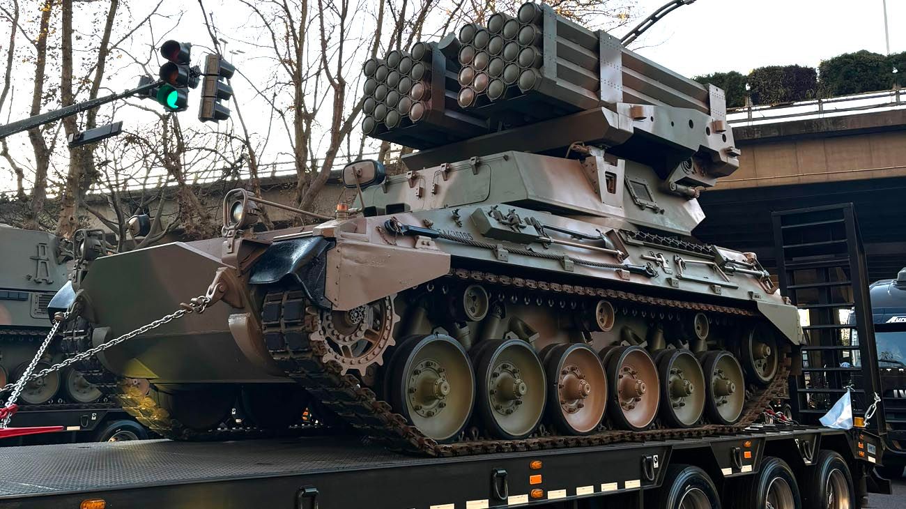 Desfile del 9 de julio: El Ejército Argentino exhibió sus tanques de combate TAM 2CA2s y sus camiones Oshkosh
