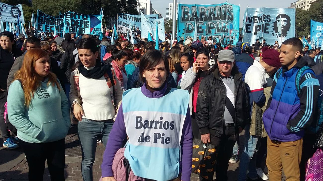 Protesta de Barrios de Pie: tensas "ollas populares" rodeadas de policías en el Obelisco