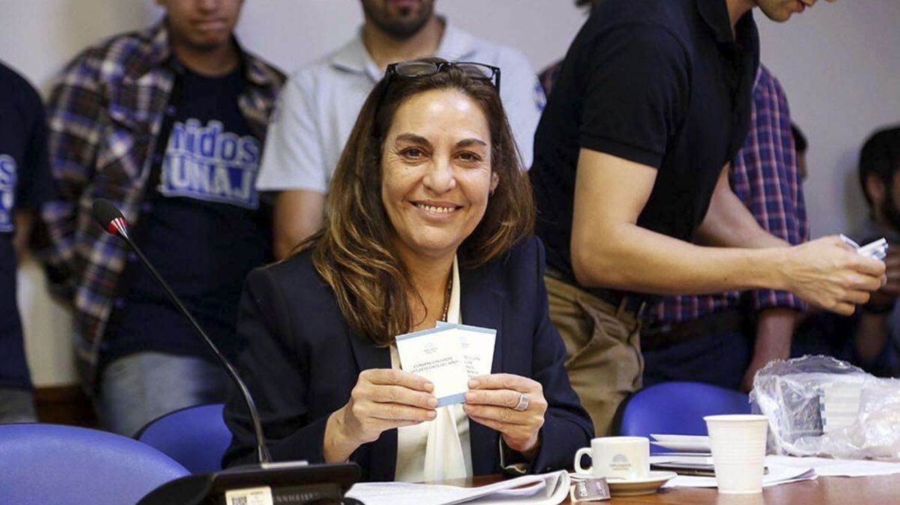 Carla Carrizo: “Milei tiene que elegir entre ser un Jefe de Estado o un influencer”