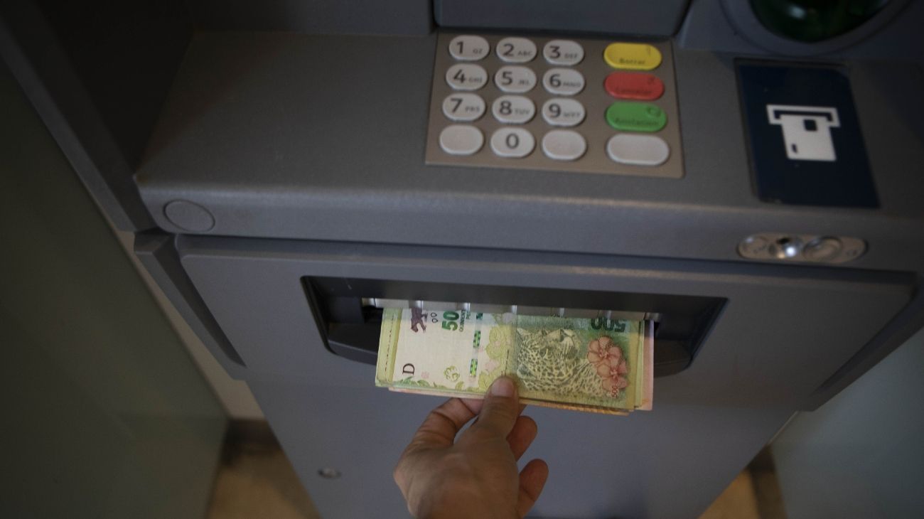 Suma fija de $60.000 para trabajadores públicos y privados: cómo y cuándo se cobrará