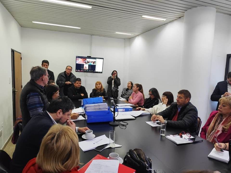 Cláusula gatillo: la Comisión de Educación dio despacho dividido y el proyecto pasó a Hacienda