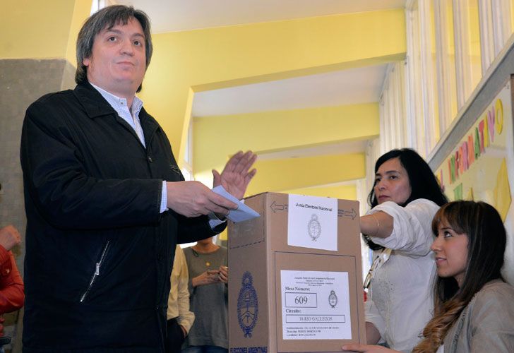 A la hora de votar, Máximo Kirchner recordó a su padre