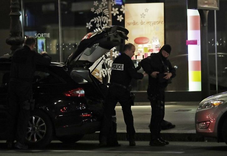 Temor en París por un ataque callejero: hay muertos y heridos