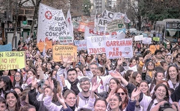 Conflicto en el Garrahan: se decidió continuar el paro en asamblea y habrá una nueva movilización el 5 de junio