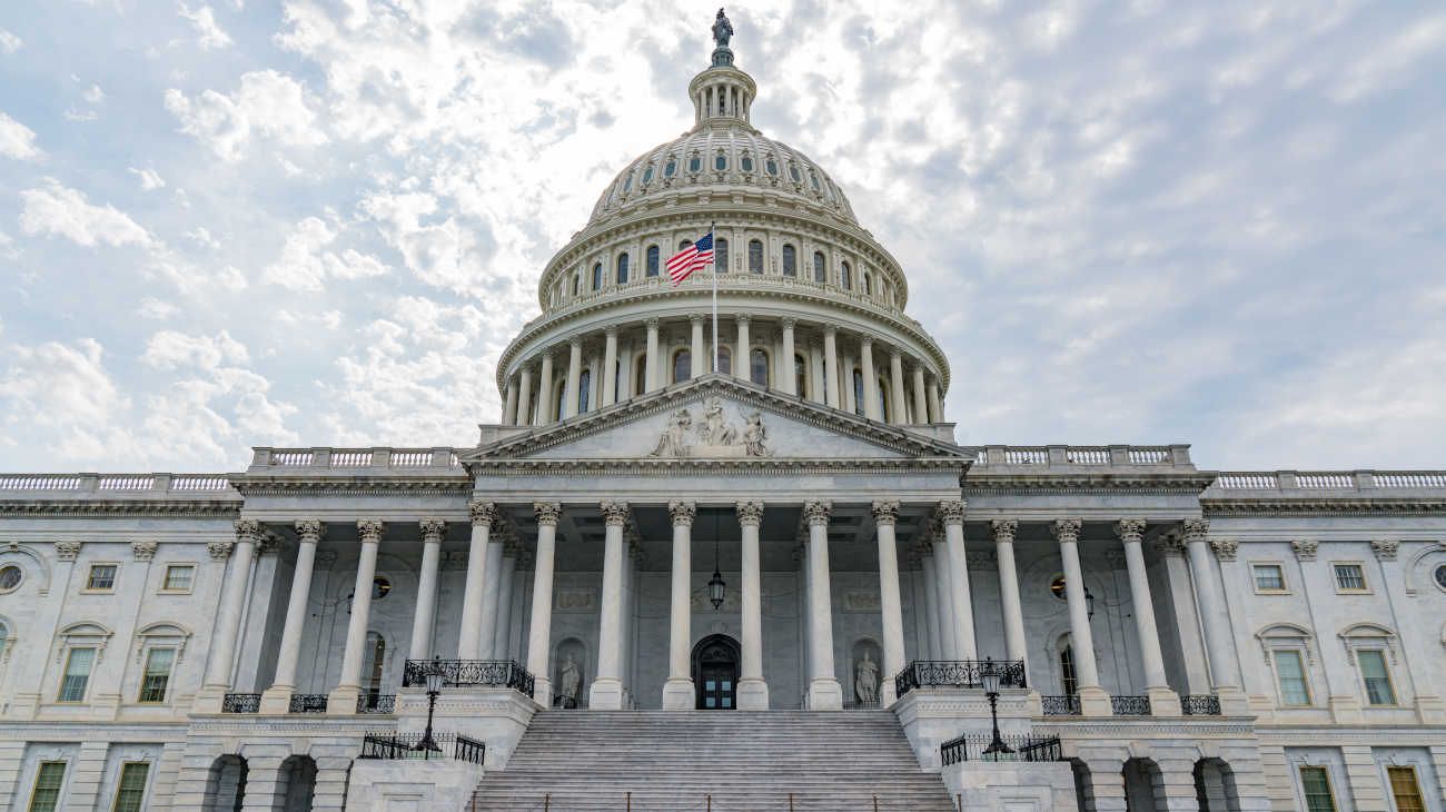 Estados Unidos busca aprobar el proyecto que prohíbe el uso de TikTok por considerarla un arma de espionaje