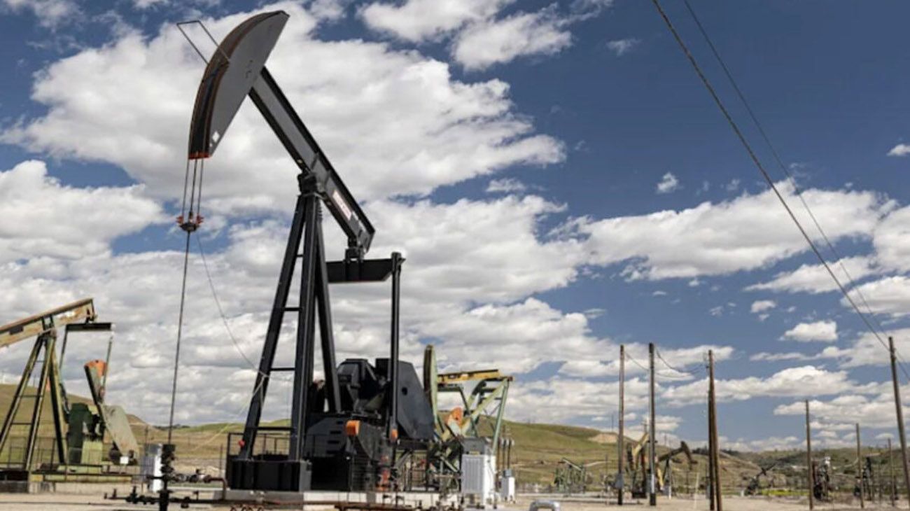 La oferta de petróleo crudo superará a la demanda, pese a los recortes de la OPEP