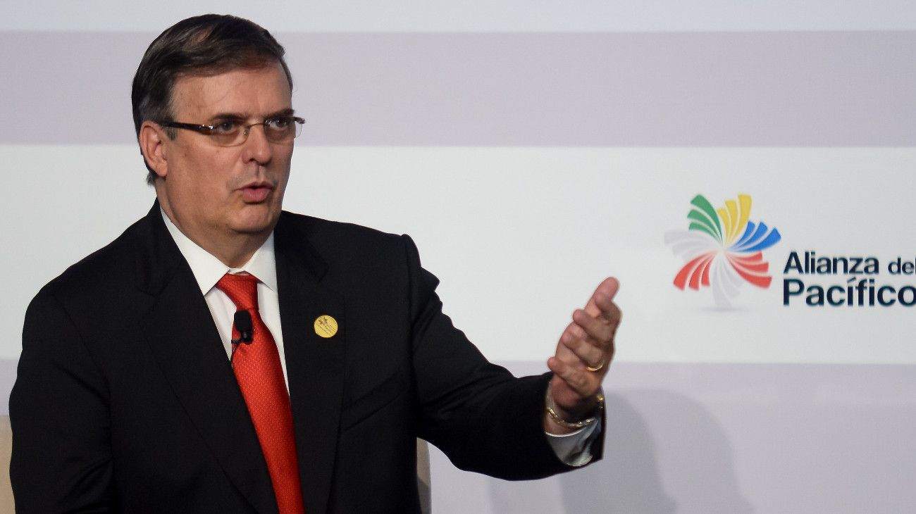 El canciller mexicano planea revisar políticas antimigración con Pompeo