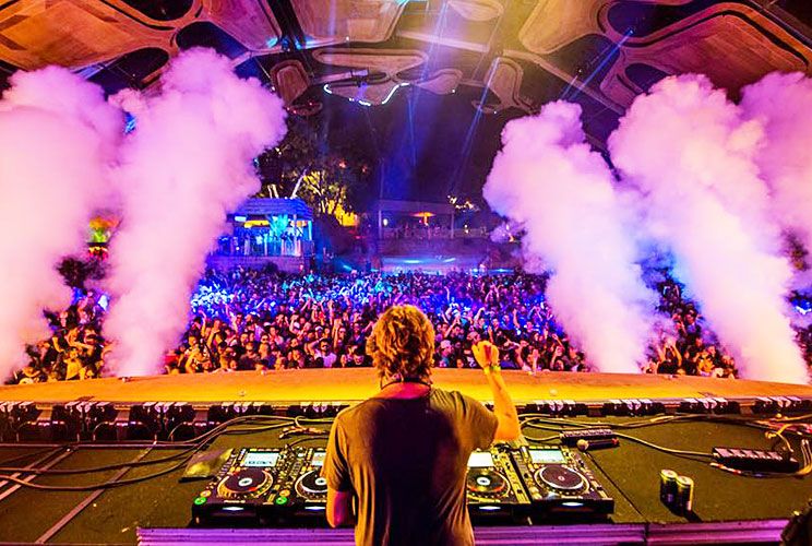 La música electrónica llega al Colón con DJ Cattáneo y hay polémica