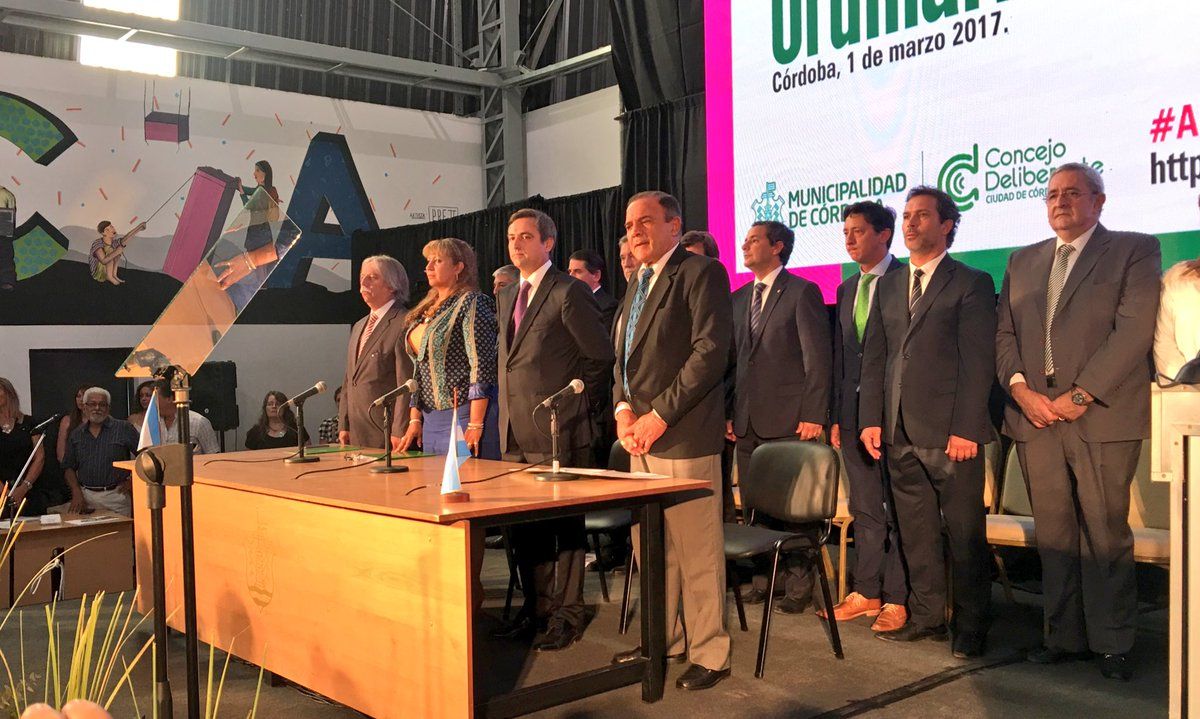 Mestre abre las sesiones en el Concejo y después viaja al Congreso