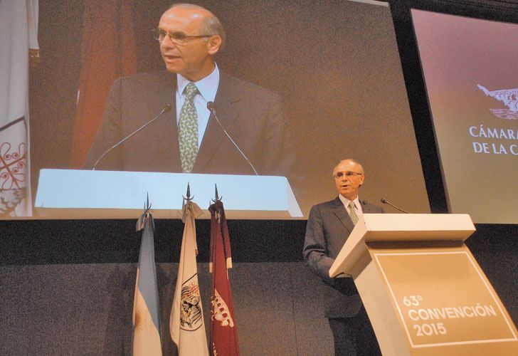 Para la CAC, “Caputo no es como Báez, es un verdadero constructor”
