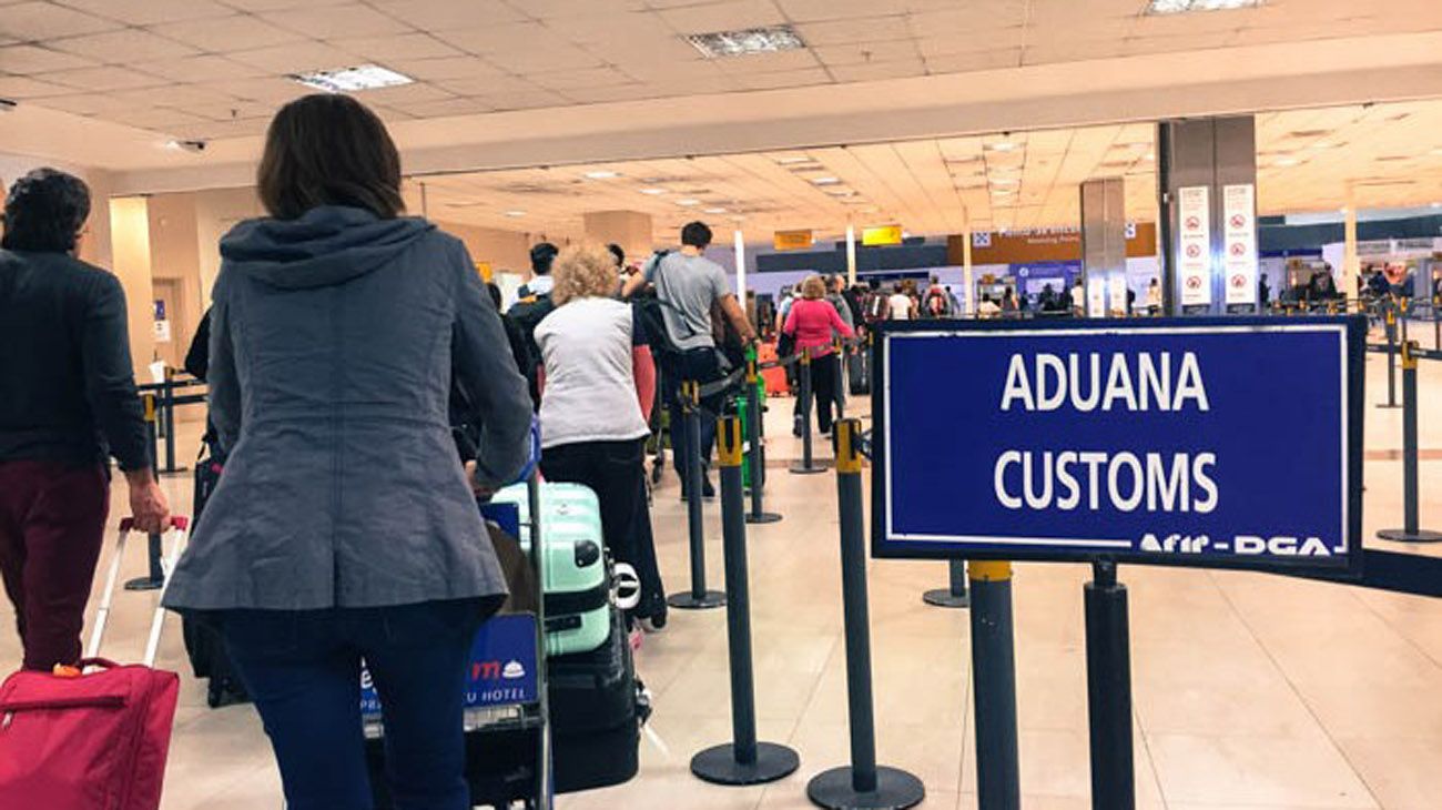 AFIP sube a 500 dólares la franquicia para traer productos del exterior