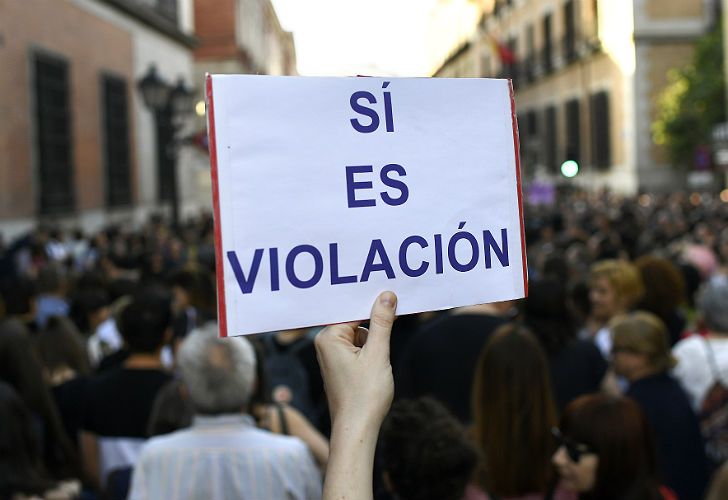 De violación a abuso: sacude a España el polémico fallo sobre "La Manada"