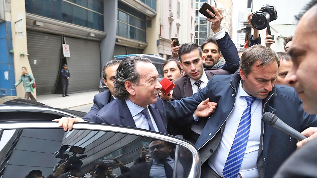 El Ejecutivo aumentó el salario mínimo un 35% en tres cuotas
