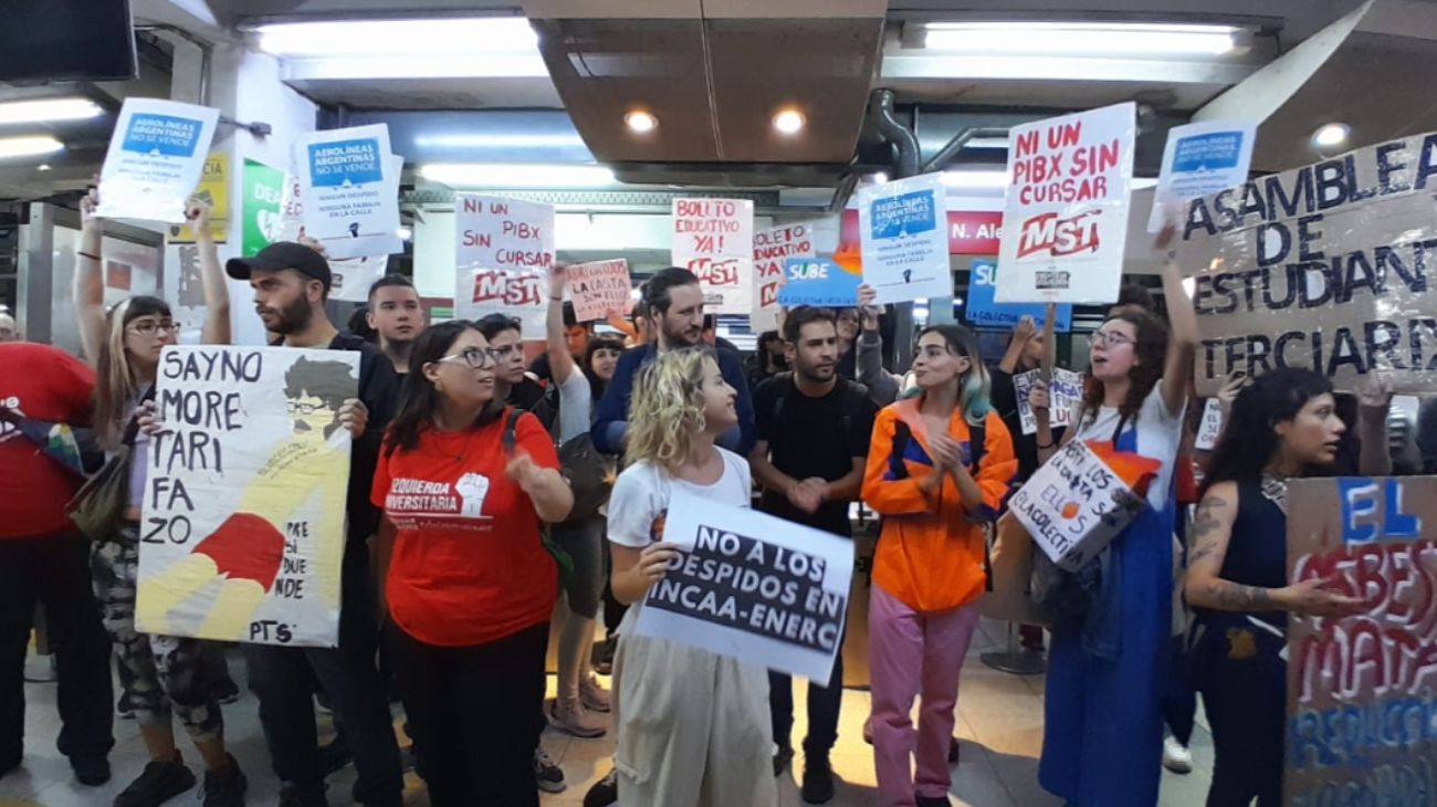 Este viernes habrá dos "molinetazos" de protesta contra el aumento del subte