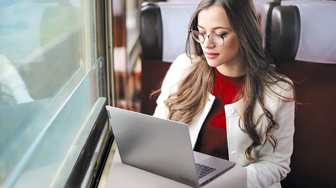Hoy lanzan la línea de créditos blandos para que los docentes compren computadoras