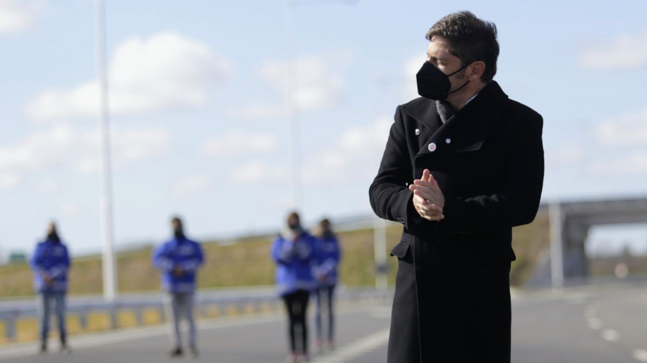 La chicana de Axel Kicillof a Mauricio Macri: inauguró una ruta "sin besar ridículamente el pavimento"
