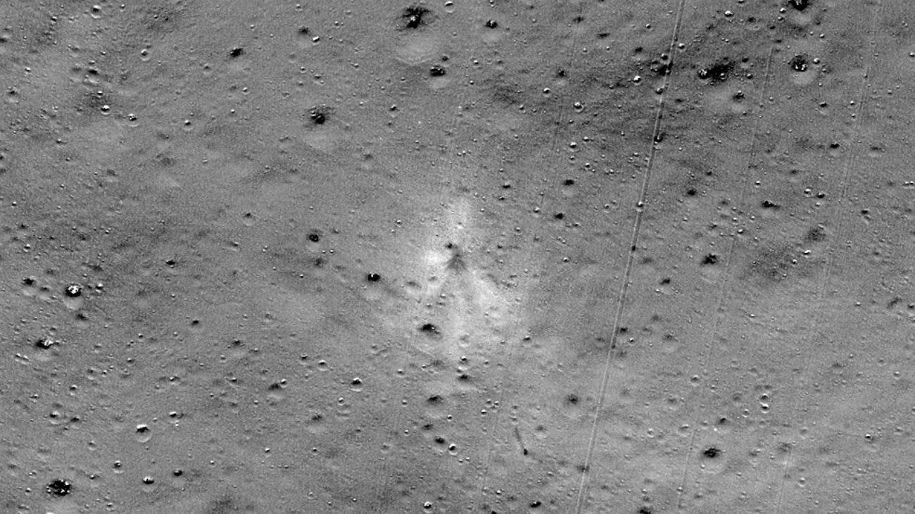 Qué encontró la NASA en la Luna gracias a la ayuda de una aficionado a la astronomía